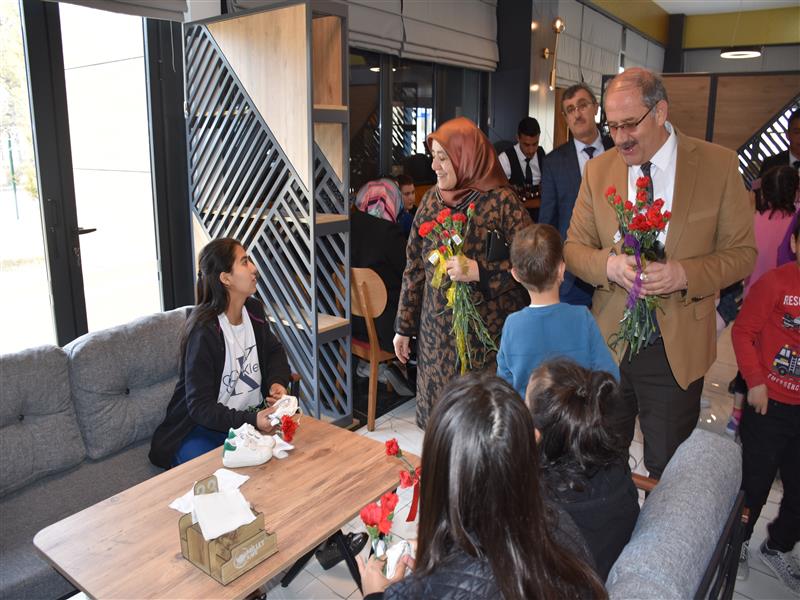 BAŞKAN YAKA 8 MART DÜNYA KADINLAR GÜNÜ’NDE DEPREMZEDELERLE BİR ARAYA GELDİ